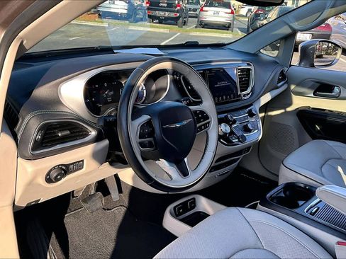 Used 2018 Chrysler Pacifica Limited w/ Advanced Safetytec Group image 19