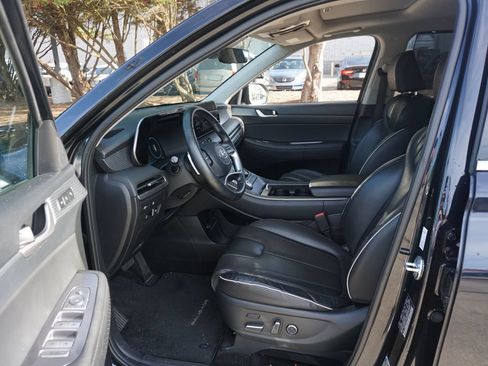 Used 2023 Hyundai Palisade Limited w/ Cargo Package FWD image 2