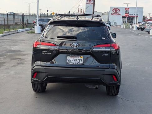 Used 2024 Toyota Corolla Cross XLE image 9