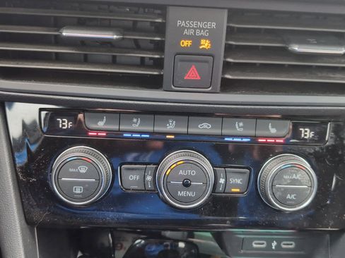 Used 2024 Volkswagen Jetta GLI Autobahn w/ GLI Black Package image 3