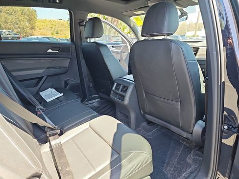 Used 2022 Volkswagen Atlas Cross Sport SE image 13