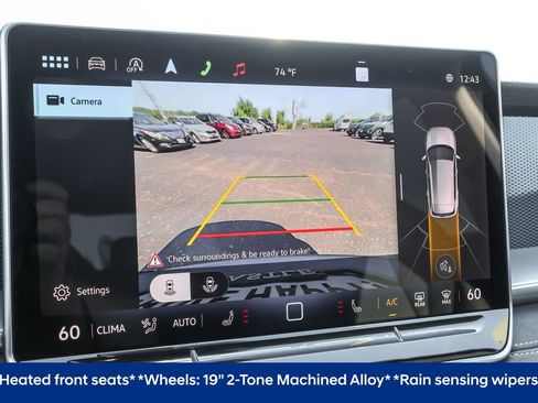 Used 2025 Volkswagen Tiguan SE image 6