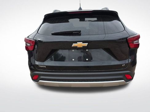 Used 2025 Chevrolet Trax LT w/ LT Convenience Package FWD image 5