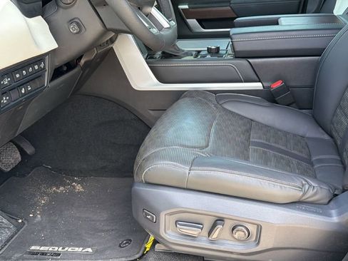 Used 2025 Toyota Sequoia Capstone AWD/4WD image 15