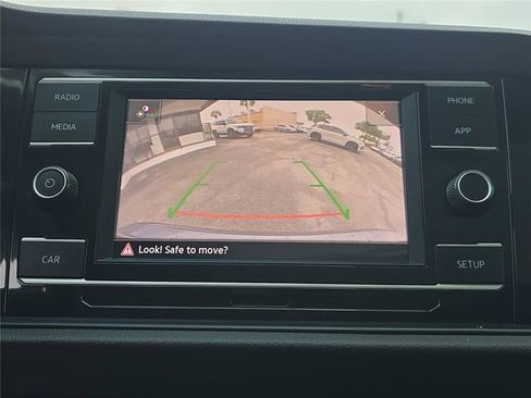 Used 2019 Volkswagen Jetta SE w/ Cold Weather Package image 17