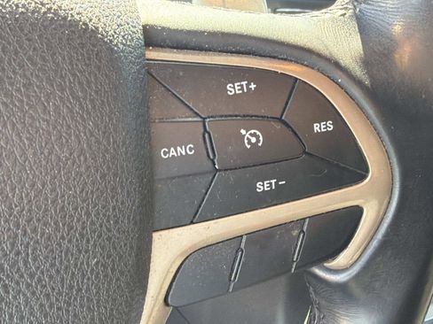 Used 2017 Jeep Grand Cherokee Laredo w/ Quick Order Package 2BE RWD image 7
