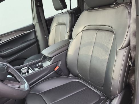 New 2025 Jeep Grand Cherokee Limited w/ Luxury Tech Group II image 17