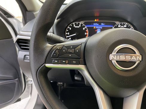 Used 2025 Nissan Altima 2.5 SV FWD image 30