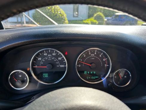 Used 2011 Jeep Wrangler Unlimited Sahara w/ Connectivity Group AWD/4WD image 16