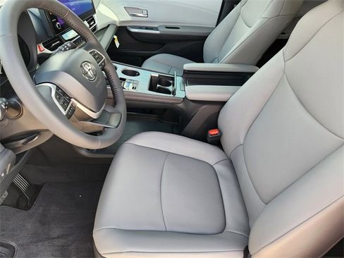 New 2026 Toyota Sienna XLE image 9