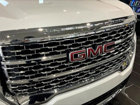 Used 2023 GMC Acadia Denali w/ Denali Ultimate Package AWD/4WD image 34