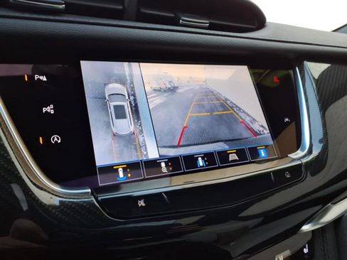 Used 2023 Cadillac XT6 Sport w/ Technology Package image 19