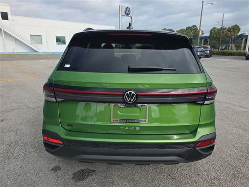 New 2026 Volkswagen Taos SE FWD image 4