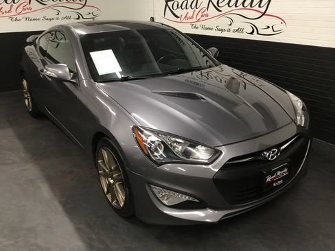 Used 2015 Hyundai Genesis 3.8 RWD image 2