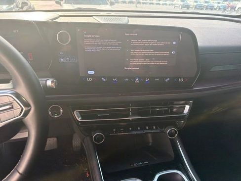Used 2024 Chevrolet Traverse Z71 w/ Enhanced Driving Package AWD/4WD image 12