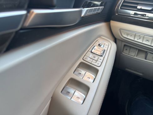 Used 2018 Genesis G90 3.3T Premium image 28