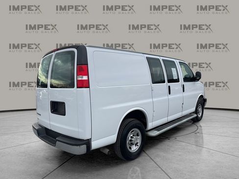Used 2024 Chevrolet Express 2500 w/ Driver Convenience Package image 5
