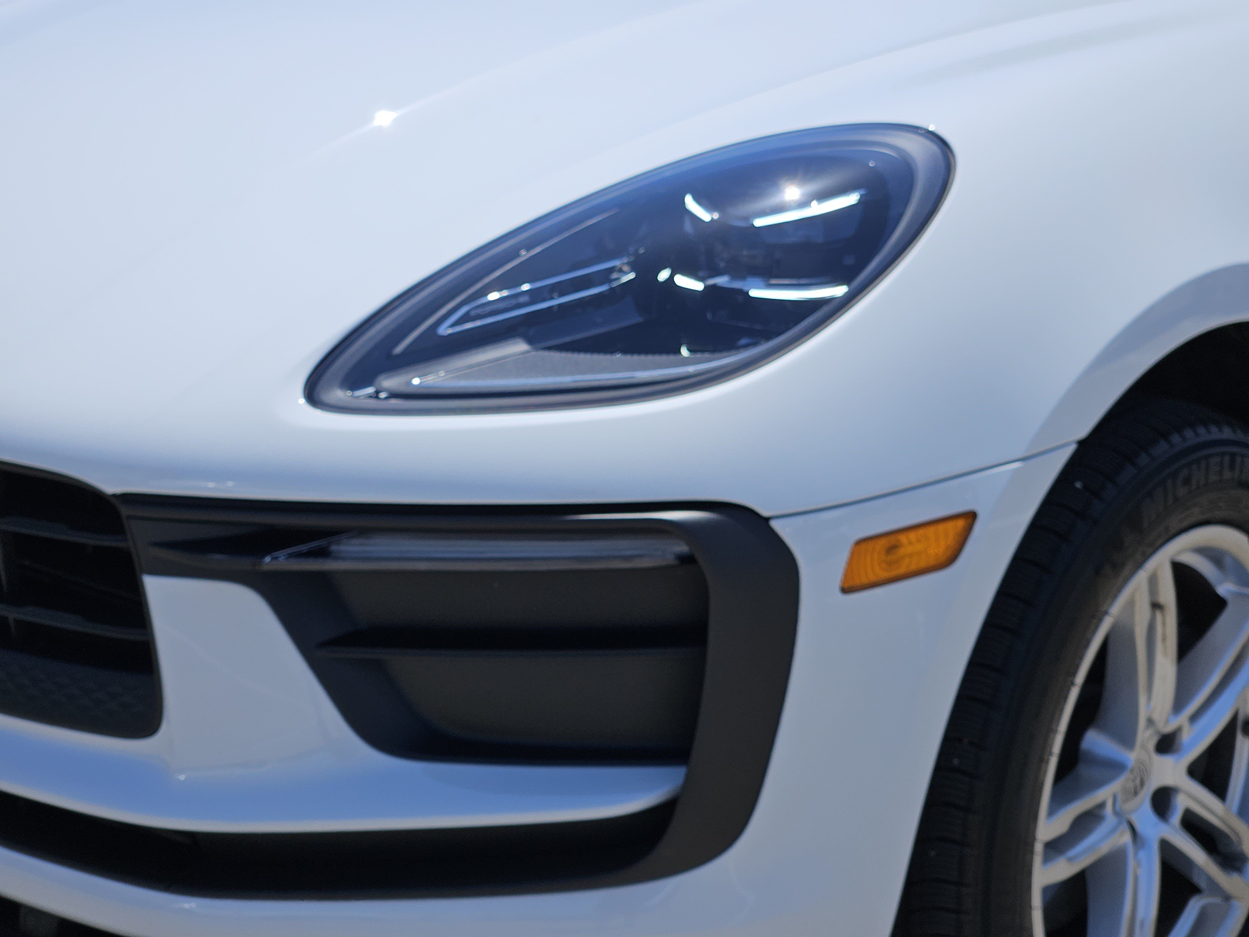 Certified 2026 Porsche Macan AWD/4WD image 12