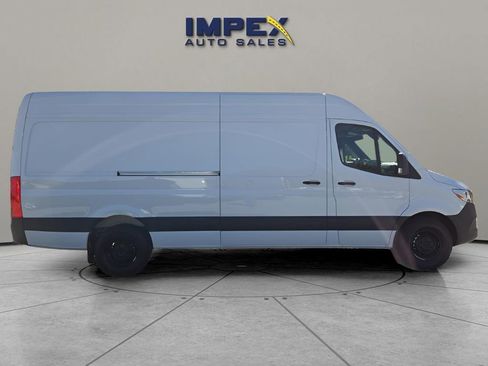 Used 2025 Mercedes-Benz Sprinter 2500 image 6