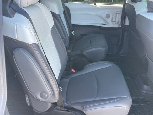 Used 2023 Toyota Sienna XSE AWD/4WD image 19