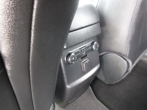 Used 2018 Ford Explorer XLT w/ Equipment Group 202A image 11