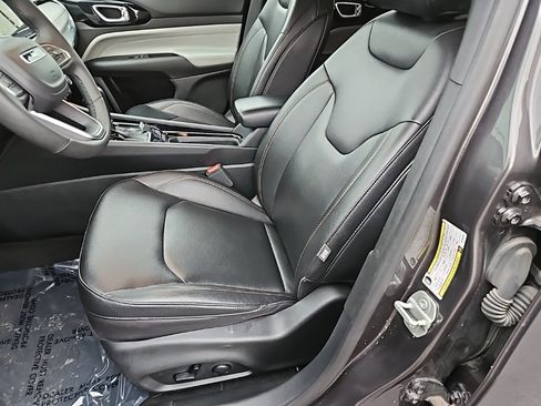 Used 2024 Jeep Compass Limited image 21