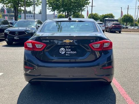 Used 2017 Chevrolet Cruze LT FWD image 6