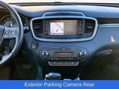 Used 2019 Kia Sorento SX image 11