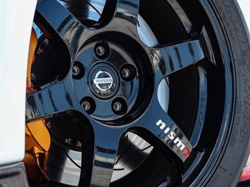Used 2013 Nissan GT-R Premium image 16
