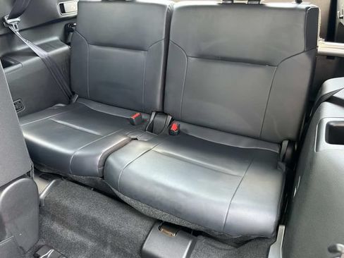 Used 2025 Mitsubishi Outlander SE FWD image 24