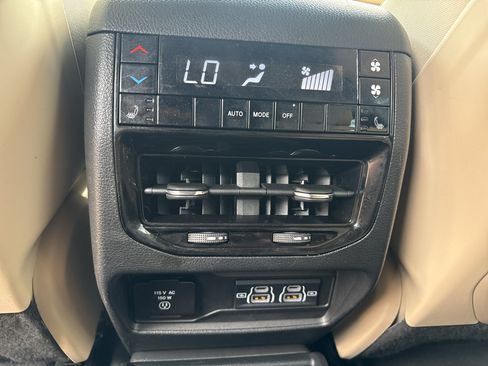Used 2024 Jeep Grand Cherokee L Limited RWD image 19