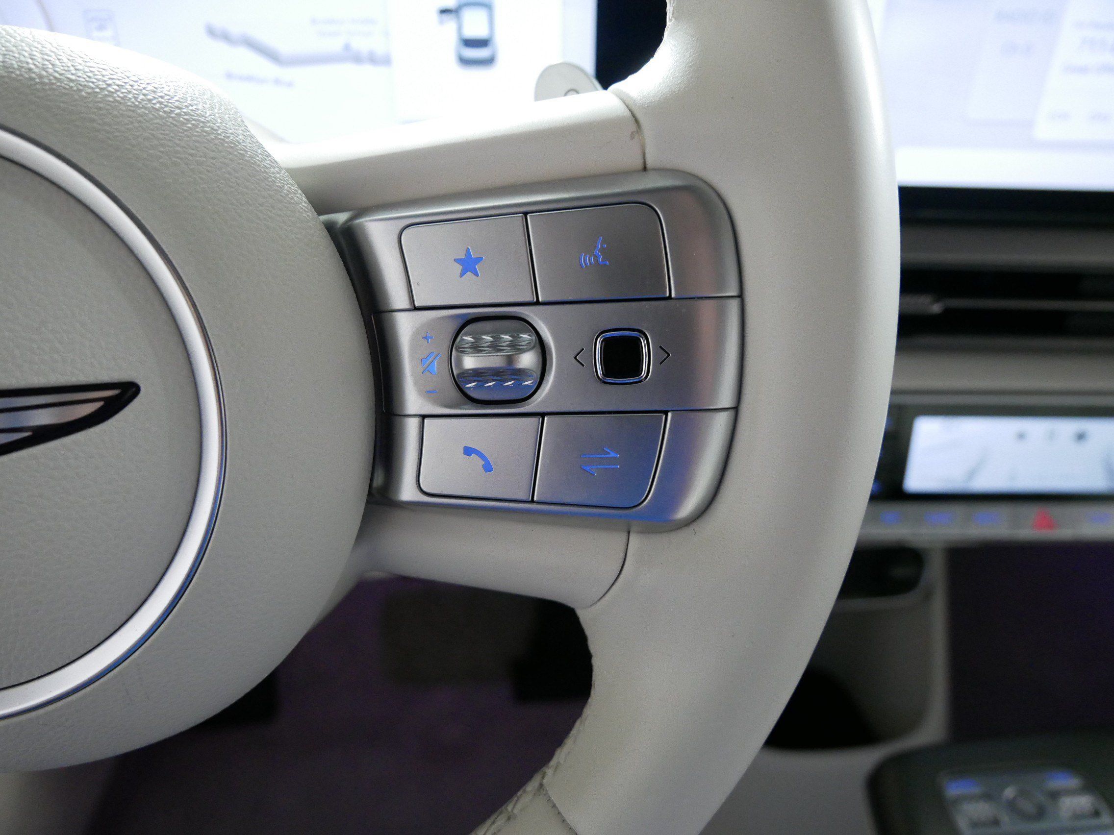 Certified 2025 Genesis GV60 Advanced AWD/4WD image 28
