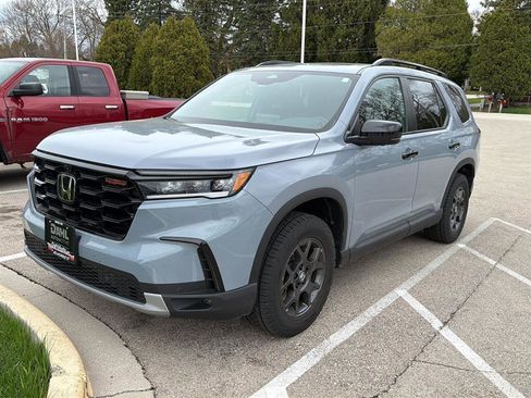 Used 2025 Honda Pilot TrailSport image 21
