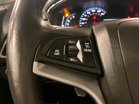 Used 2022 Chevrolet Trax LT w/ LT Convenience Package image 19