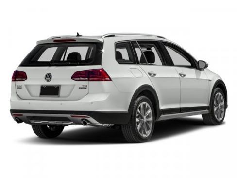 Used 2017 Volkswagen Golf Alltrack SEL image 2