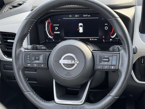 Used 2024 Nissan Rogue SL w/ SL Premium Package image 8