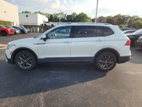 Certified 2023 Volkswagen Tiguan SE w/ Panoramic Sunroof Package FWD image 37