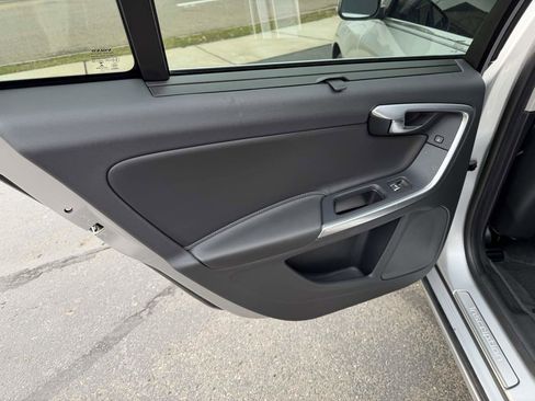 Used 2017 Volvo S60 T5 Inscription image 15