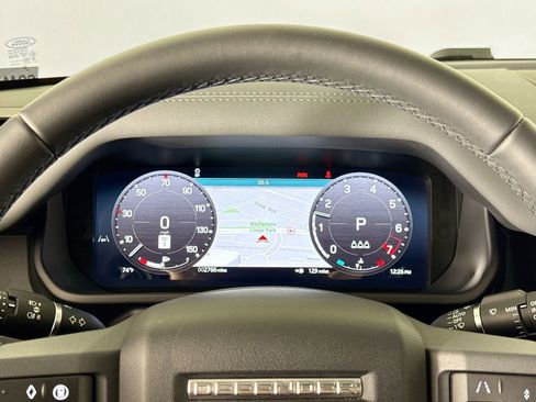 Used 2025 Land Rover Defender 110 X-Dynamic SE image 10