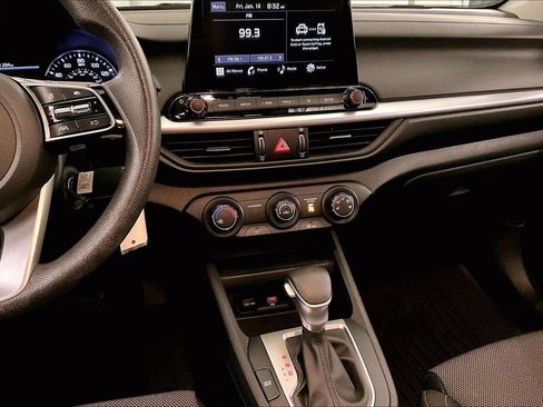 Used 2023 Kia Forte LXS w/ LXS Technology Package image 6