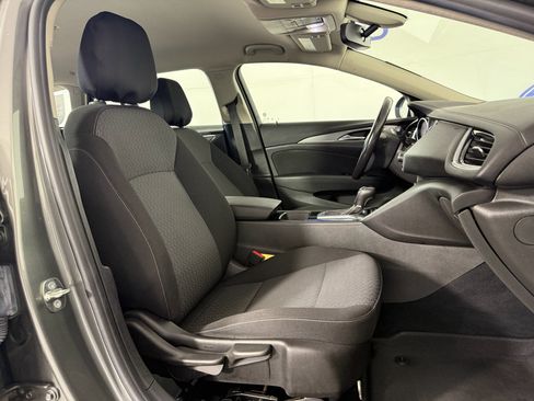 Used 2018 Buick Regal Preferred w/ Sights and Sounds Package image 10