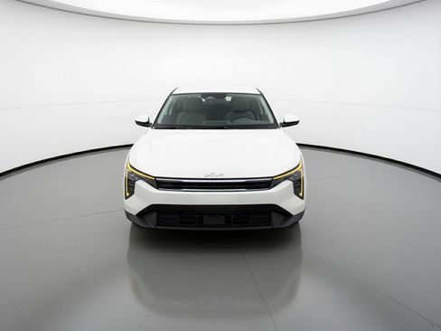 Used 2025 Kia K4 LXS image 2