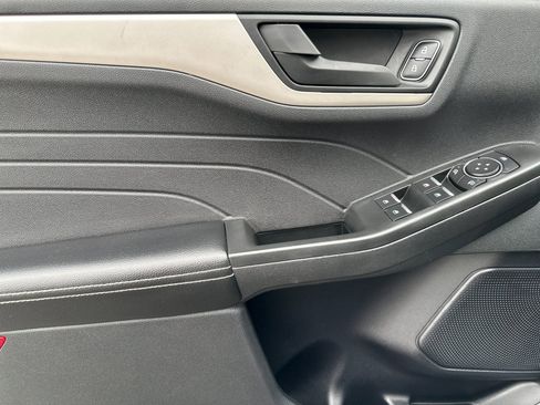 Certified 2022 Ford Escape SE w/ SE Sport Appearance Package image 12