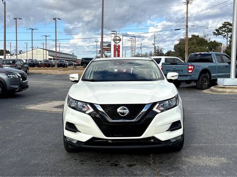Used 2022 Nissan Rogue Sport SV image 2