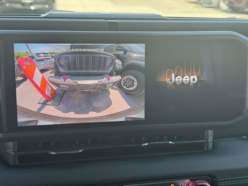 Used 2026 Jeep Wrangler Unlimited Sahara w/ Safety Group AWD/4WD image 26