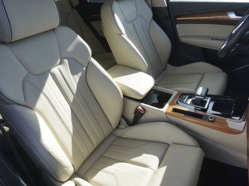 Used 2023 Audi Q5 e Premium w/ Convenience Package image 24