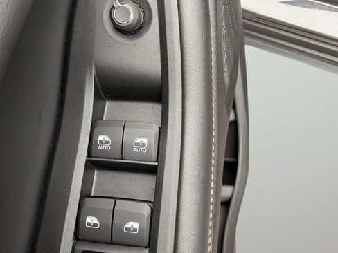Used 2025 Jeep Grand Cherokee L Altitude RWD image 11