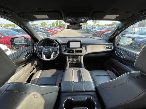 Used 2023 GMC Yukon XL SLT AWD/4WD image 19