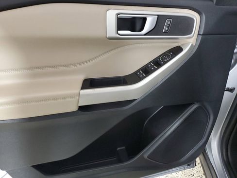 Used 2022 Ford Explorer XLT w/ Equipment Group 202A RWD image 18