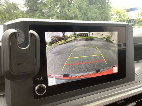 Used 2024 Toyota Tacoma TRD Sport AWD/4WD image 15